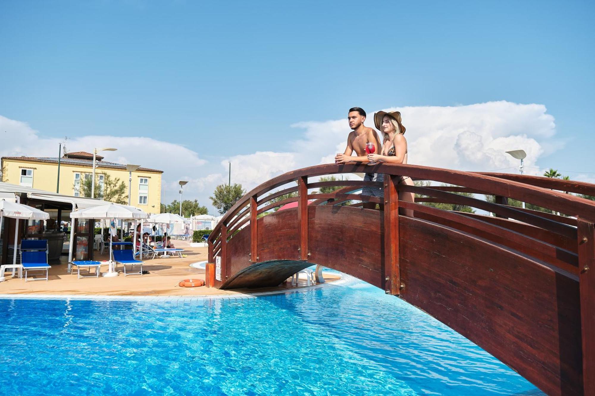 La Isla Hotel 4*